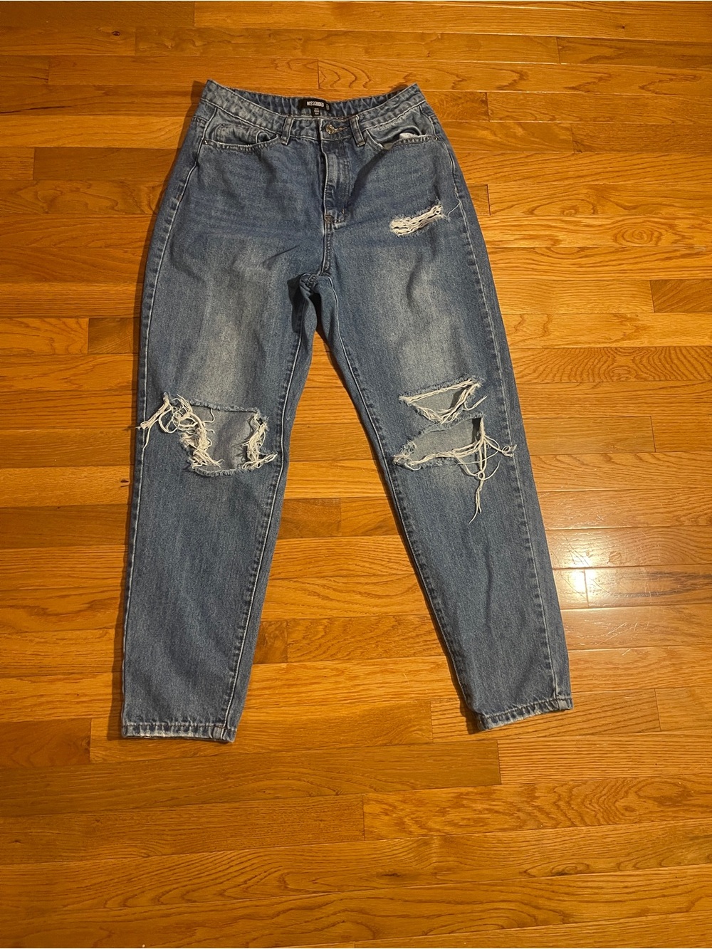 Missguided Distressed Boyfriend Jeans in Medium Blue